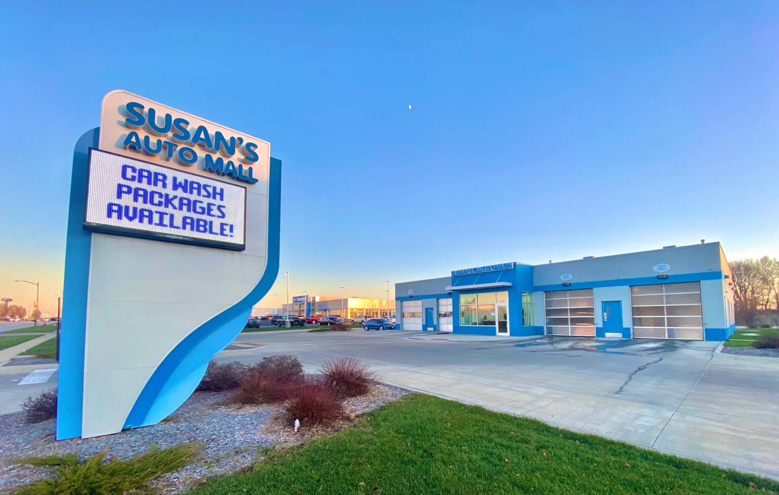 Susan's Auto Mall Ace Sign Co