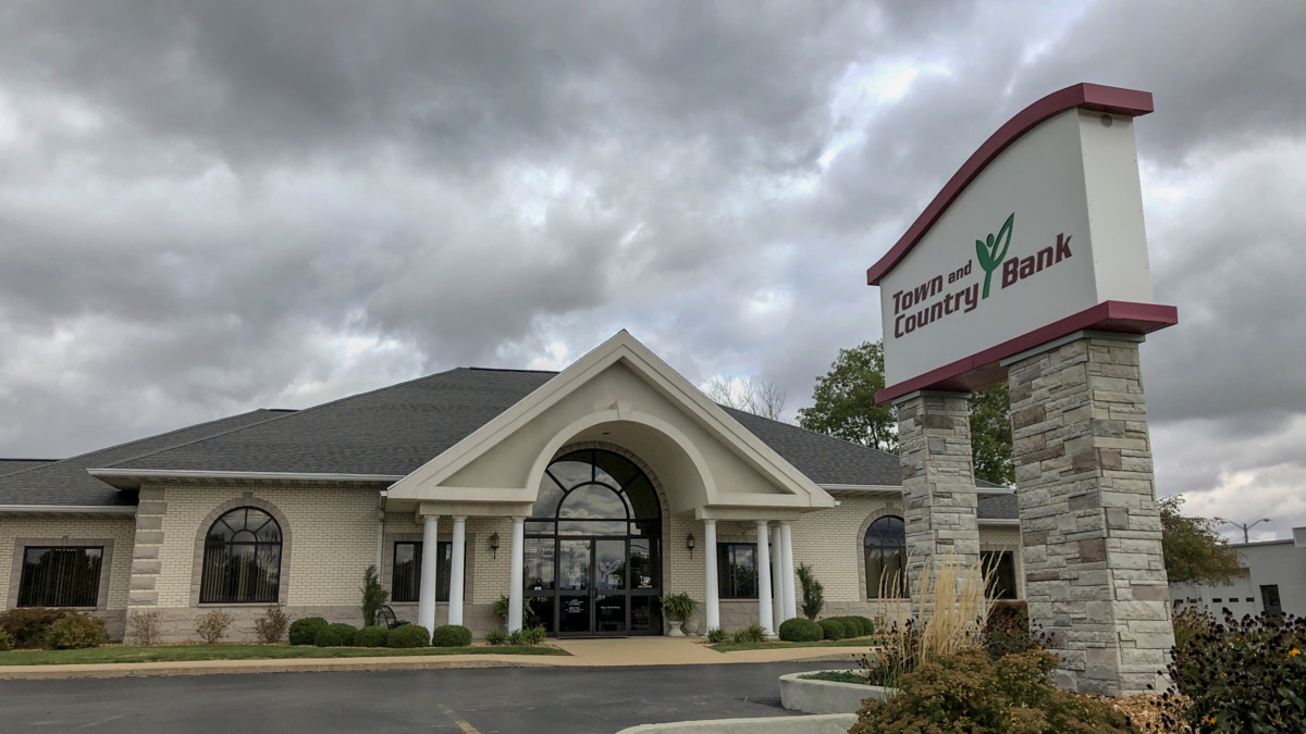 Town and Country Bank - Ace Sign Co